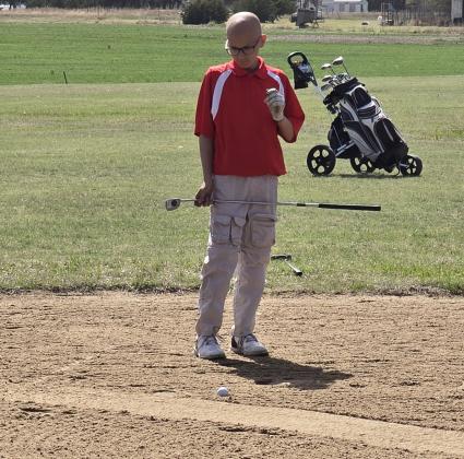 Layd'n Hinderliter on his final hole waiting to putt at McCracken's sand green golf course. (Photo: Submitted)