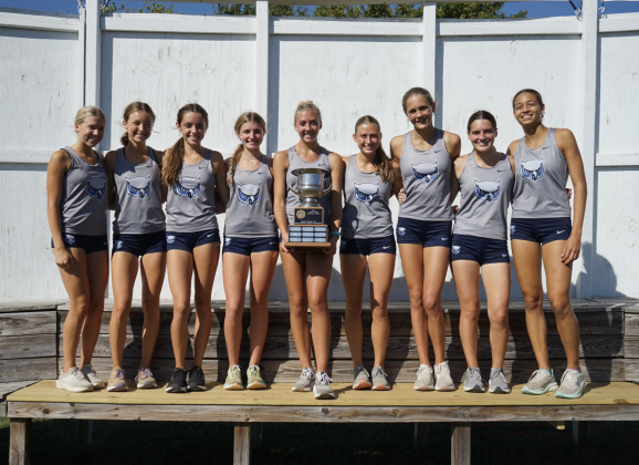 The Olathe West boys and girls are ranked second in Class 6A. (Olathe West girls XC photo: @owlxc Twitter/X) 